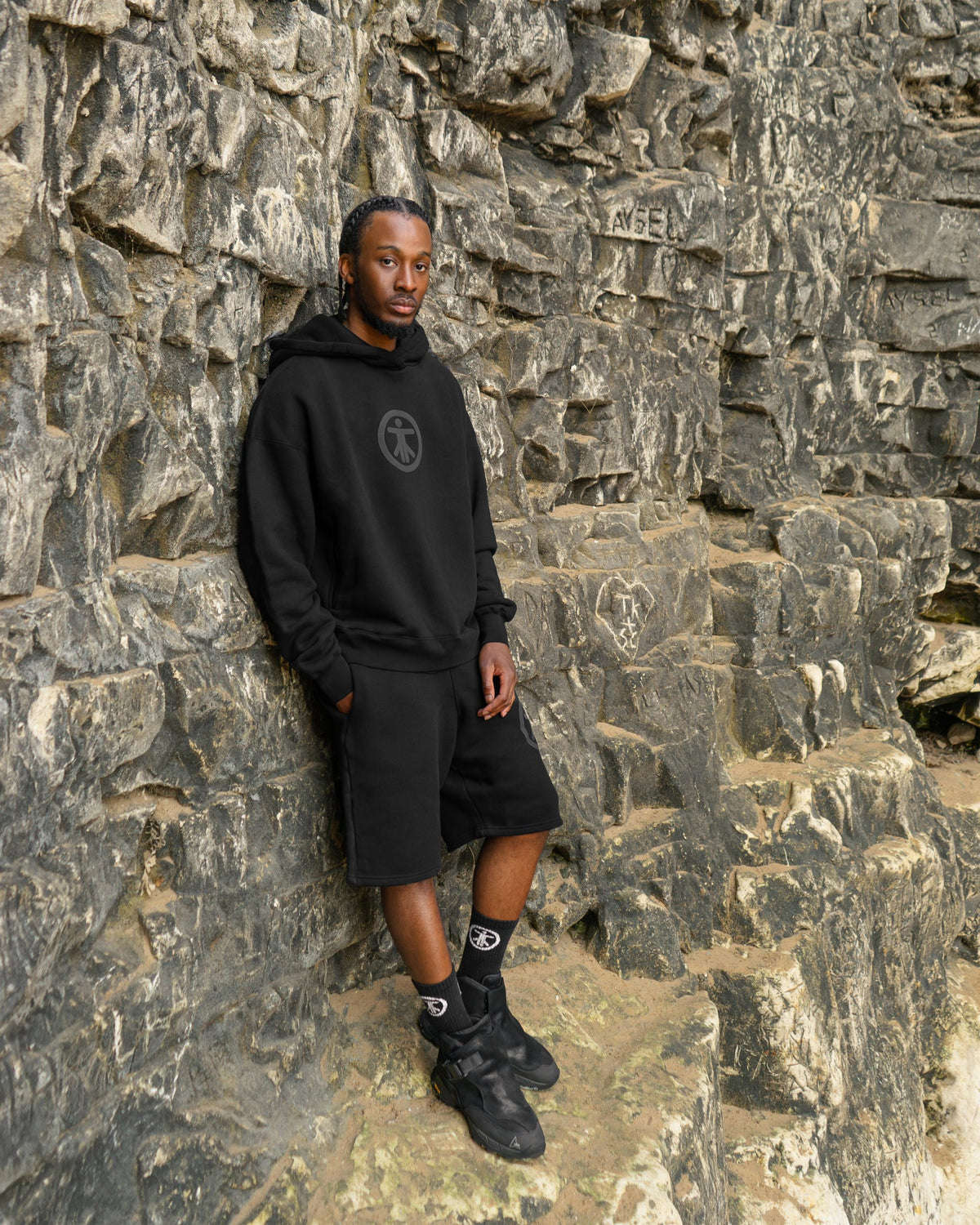 INDIVIDUAL SYMBOL SHORTS: BLACK