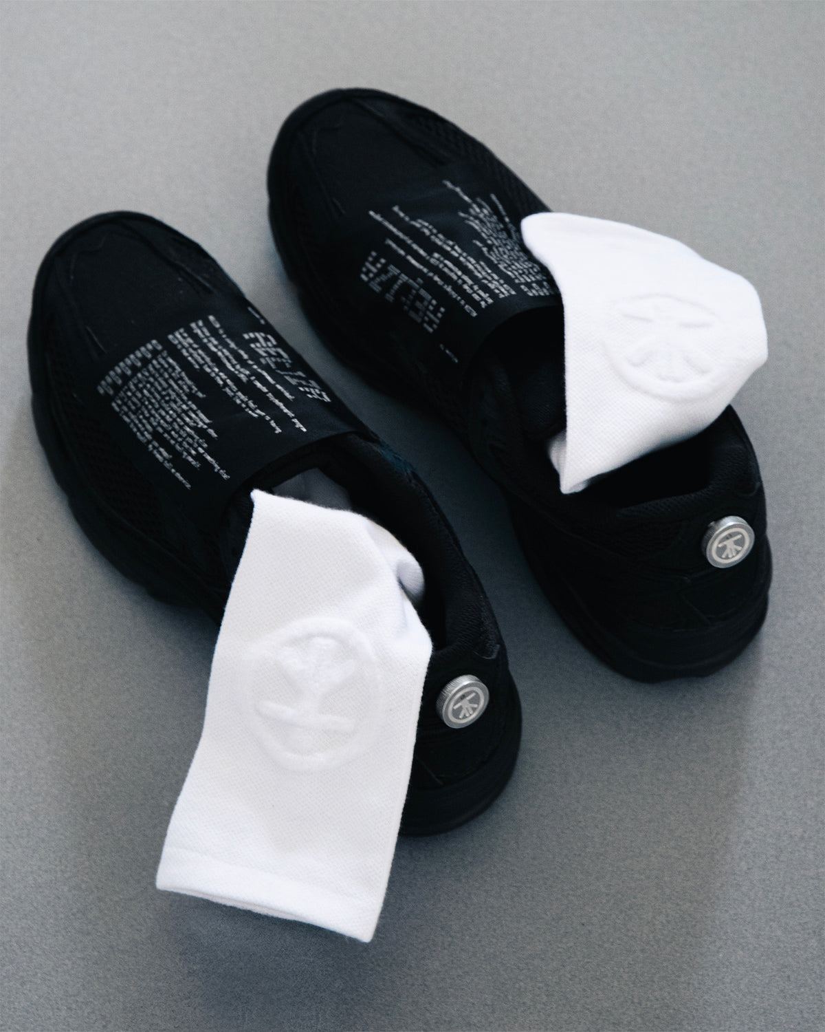 EMBOSSED SYMBOL SOCKS