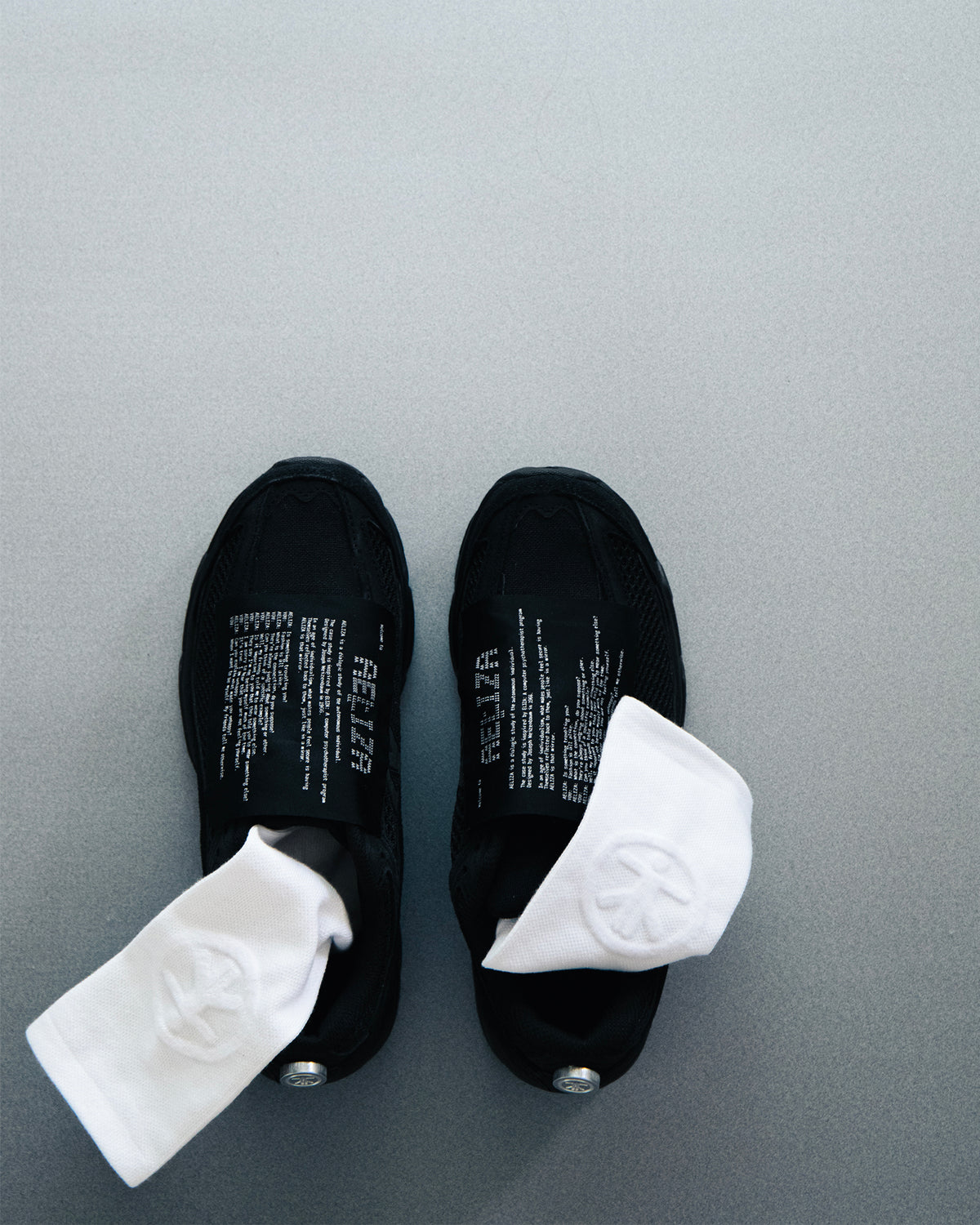 EMBOSSED SYMBOL SOCKS